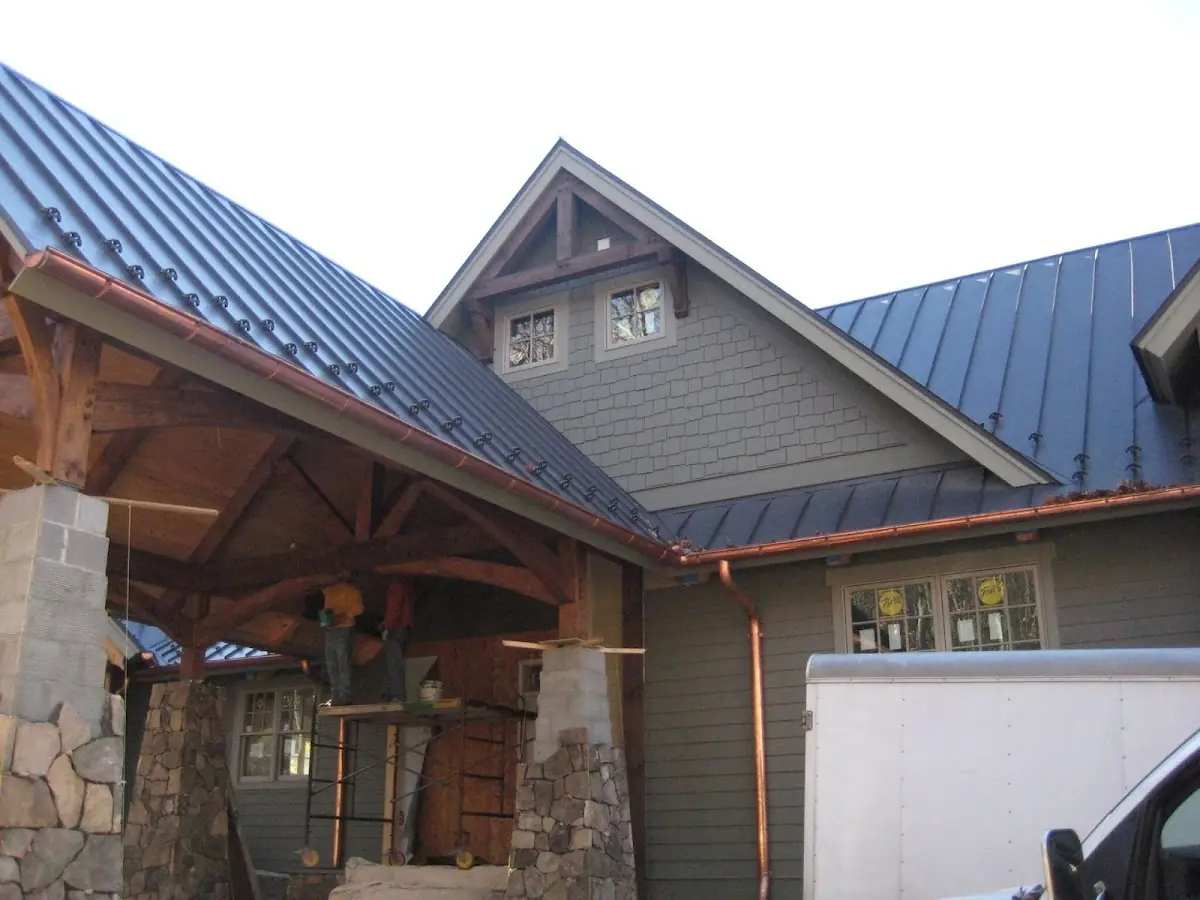 Craftsman Roofing team delivering quality roofing work in Cresthaven